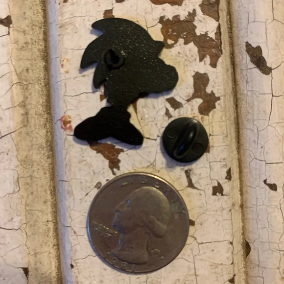 Brand new Sonic the Hedgehog inspired enamel pin - Picture 3 of 3